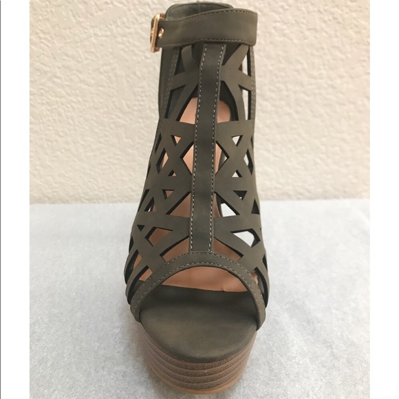 Women’s Hi-Platform Heel Olive - Picture 4 of 8